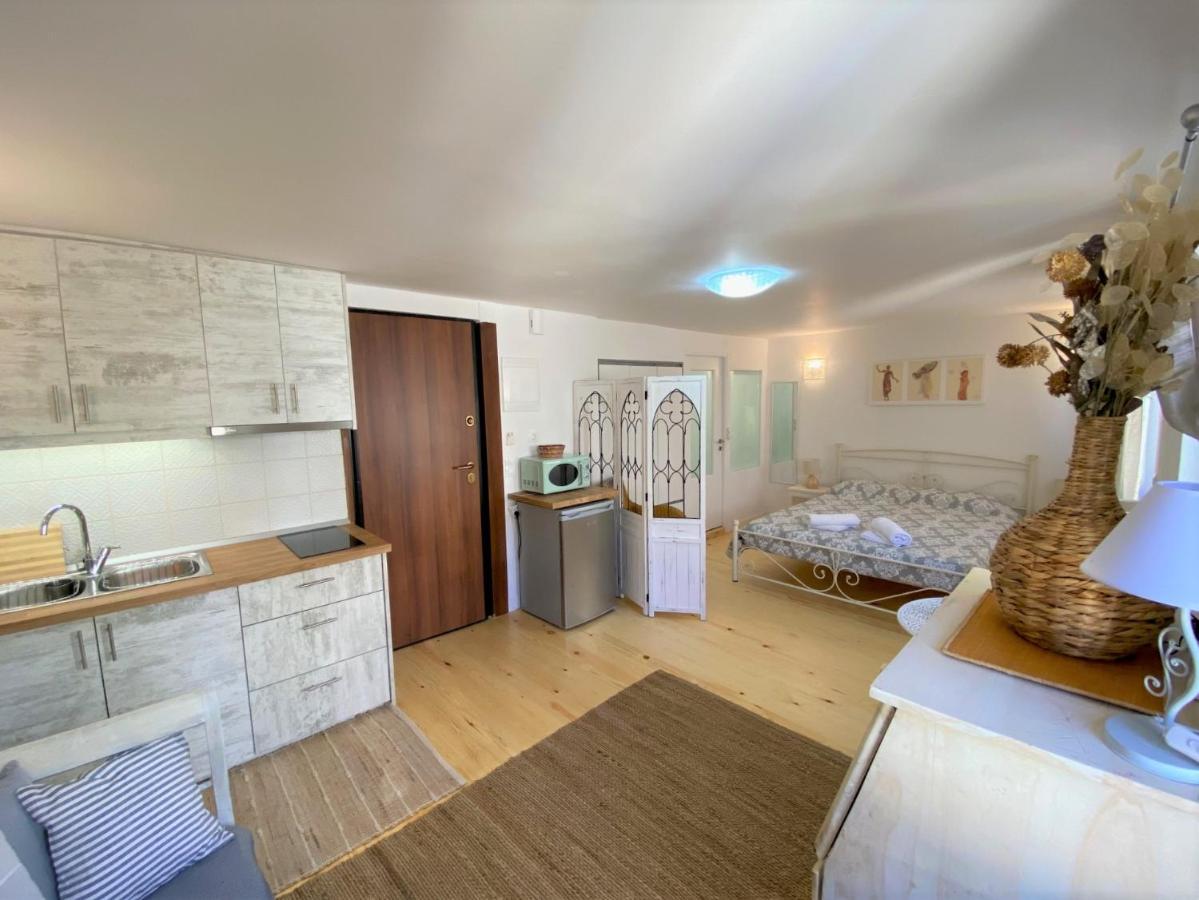 Mary's Melodies At Corfu Old Town Apartment